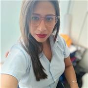 Profesor de comunicación imparte clases a estudiantes de todas las edades